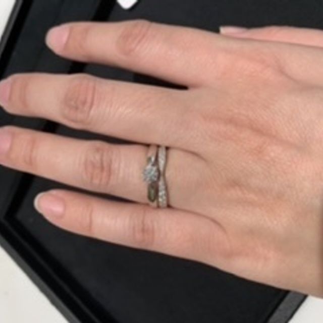 【ティファニー(Tiffany & Co.)の口コミ】 結婚指輪ハーモニーダイヤモンドリングは、婚約指輪ハーモニーに合うよう…