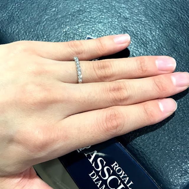 【ROYAL ASSCHER(ロイヤル・アッシャー)の口コミ】 婚約指輪として購入しました。一石の婚約指輪も憧れて試着もしましたが、…