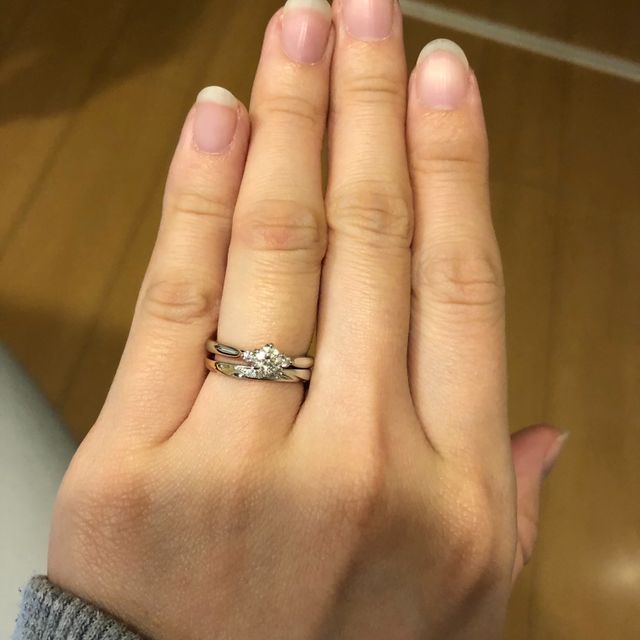 【俄(にわか)の口コミ】 結婚指輪のデザインガとても可愛く正面唐見ても横から見ても凄く素敵な形…