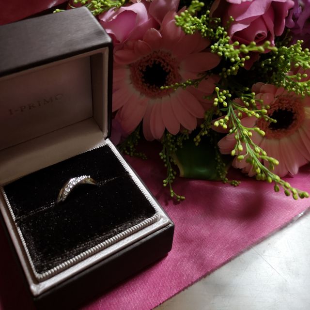 【アイプリモ(I-PRIMO)の口コミ】 婚約指輪と結婚指輪は、彼が購入してくれました。
出かけることもあまりな…
