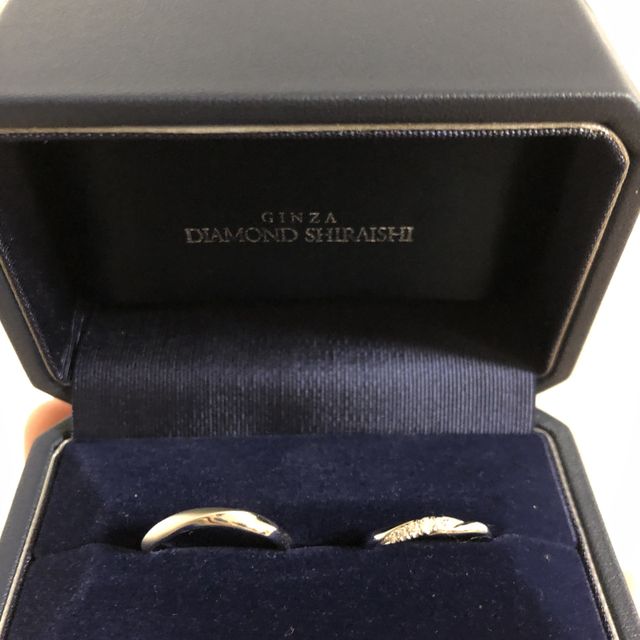 【銀座ダイヤモンドシライシの口コミ】 指輪のデザインは少しウェーブかかった感じで、自分の指の形にフィットし…