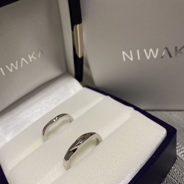 【俄(にわか)の口コミ】 指輪が少しウェーブがかっているので指が細く見えます！デザインはもちろ…