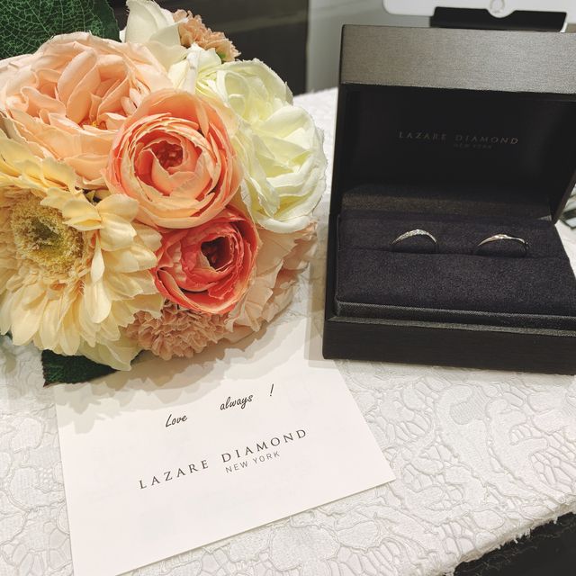 【ラザール ダイヤモンド(LAZARE DIAMOND)の口コミ】 妻が金属アレルギーの為プラチナ素材の指輪を探していたところ、指に馴染…