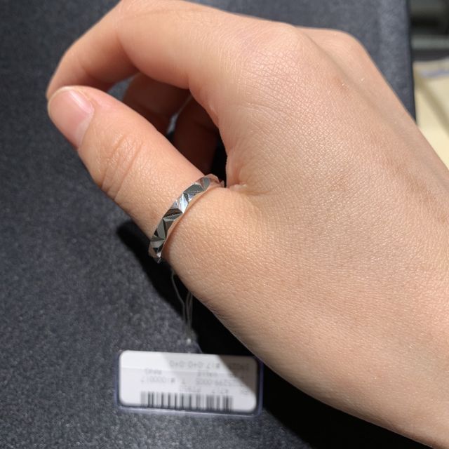 【TASAKI(タサキ)の口コミ】 ダイヤのついた華やかな結婚指輪を探しておりました。
昔から母の付き添い…