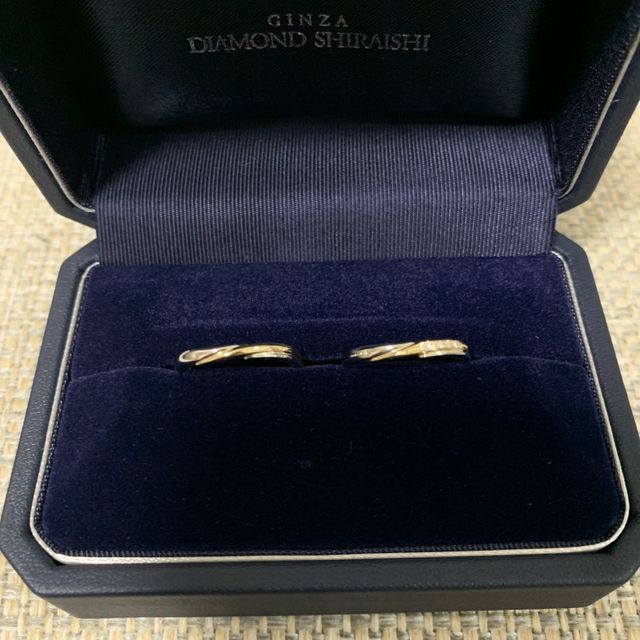 【銀座ダイヤモンドシライシの口コミ】 デザインなどのこだわりとしては、ウェーブであること、プラチナとゴール…