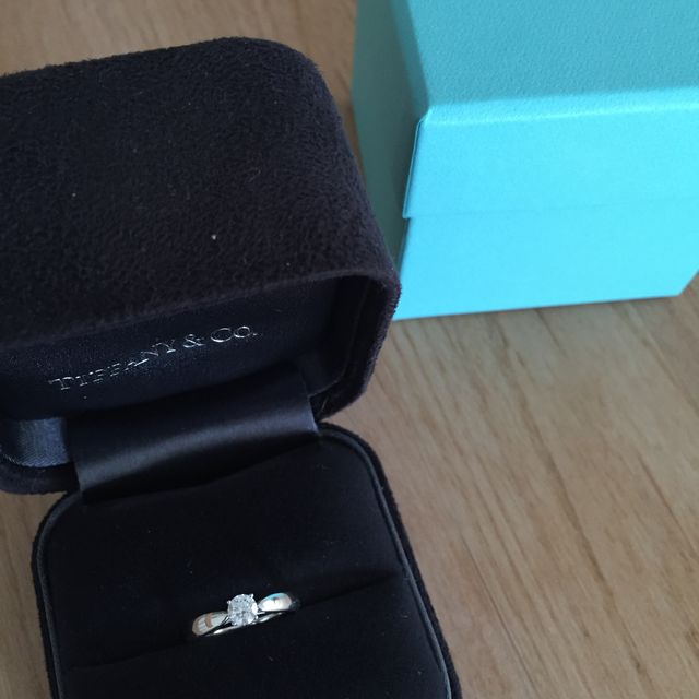【ティファニー(Tiffany & Co.)の口コミ】 婚約指輪と言えばティファニーのイメージだったので最初に見に行こうと決…