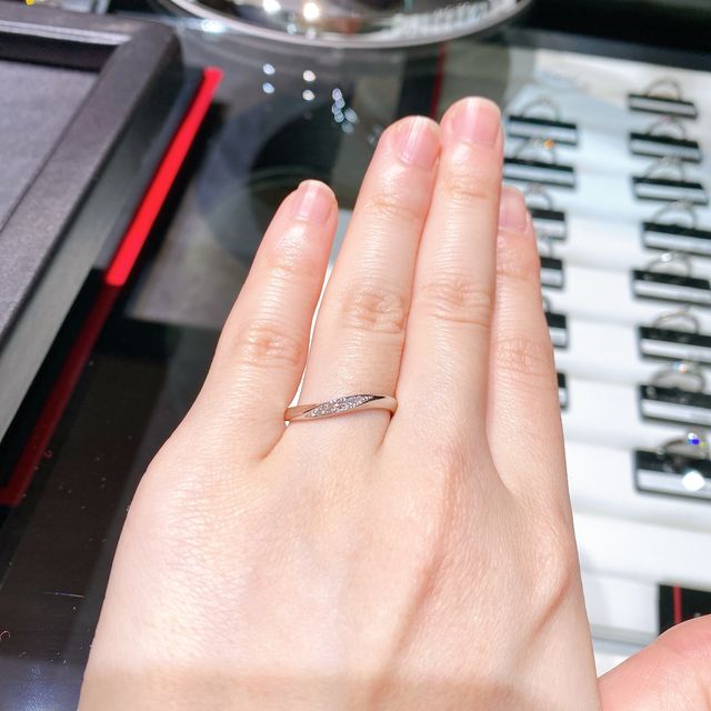 【ラザール ダイヤモンド(LAZARE DIAMOND)の口コミ】 引っ掛かりのないデザインで、常につけることを意識して作られているなと…