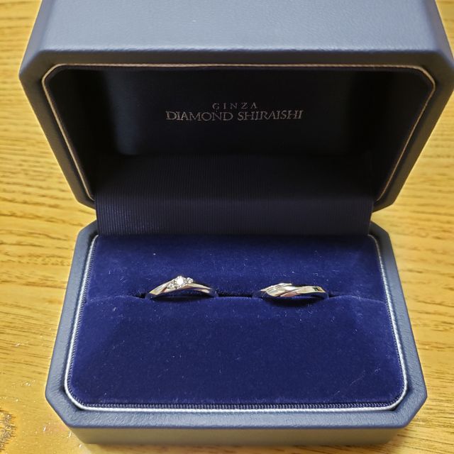 【銀座ダイヤモンドシライシの口コミ】 彼から頂いた婚約指輪と重ね付けしたときの相性が良かったことと、色々な…