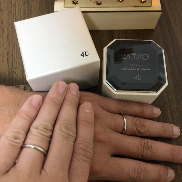 【4℃ BRIDAL(ヨンドシーブライダル)の口コミ】 デザイン、素材、ブランド、サービス内容で決めました。互いの誕生石を、…