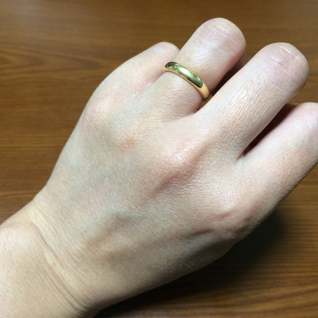 【ティファニー(Tiffany & Co.)の口コミ】 シンプルなものを探していたので、これにしました。特にどこのブランドが…