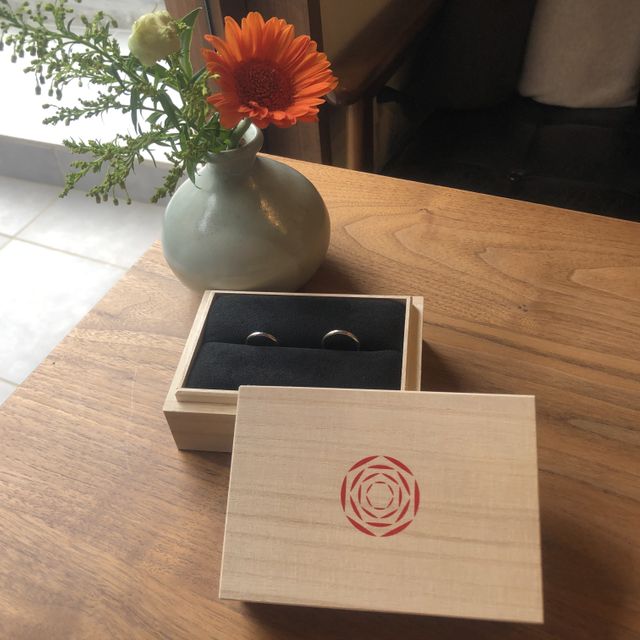 【出雲結(いずもゆい)の口コミ】 シンプルだけどおしゃれなデザインだったので、こちらを選びました。艶消…