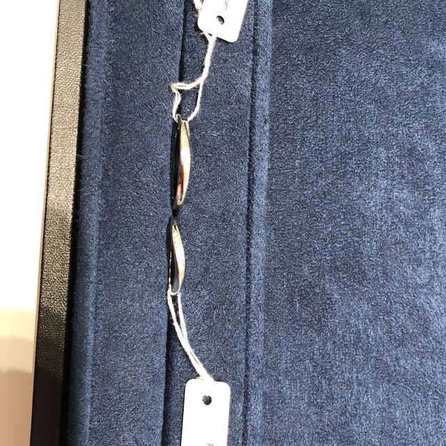 【4℃ BRIDAL(ヨンドシーブライダル)の口コミ】 ウェーブのデザインで、指がより綺麗に見える感じがしました。指輪の厚み…