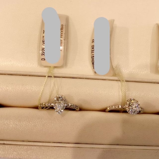 【Ponte Vecchio(ポンテヴェキオ)の口コミ】 個人的に華やかなデザインが好きなので、沢山ダイヤがついたデザインを並…