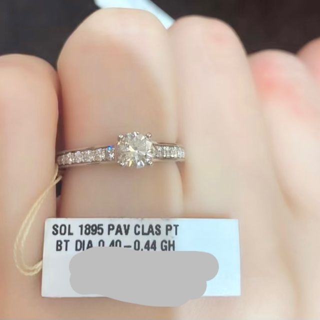 【カルティエ(Cartier)の口コミ】 指を少し動かすたびにキラキラと繊細に輝くダイヤがとても美しく、様々な…