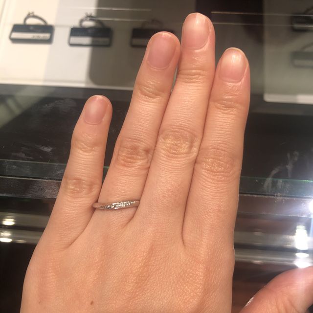 【ラザール ダイヤモンド(LAZARE DIAMOND)の口コミ】 貰った婚約指輪がウェーブタイプだったので、ウェーブの指輪で婚約指輪と…