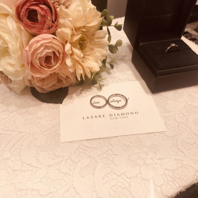 【ラザール ダイヤモンド(LAZARE DIAMOND)の口コミ】 とにかく他のブランドと比べて輝きがすごく綺麗だった所です。日光の当た…