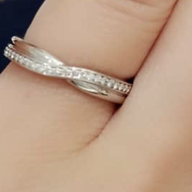 【ハリー・ウィンストン(Harry Winston)の口コミ】 お洒落なデザインでネットで検索し、一目惚れして見に行きました。実際に…