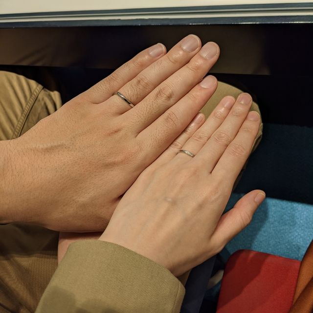 【銀座ダイヤモンドシライシの口コミ】 デザインと丈夫なこと。
シンプルだけど新婦側のお洒落さを考慮した。
s字…