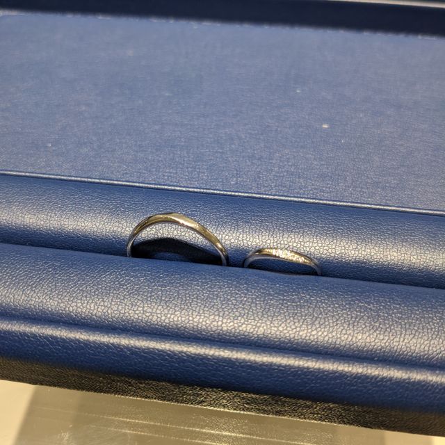 【銀座ダイヤモンドシライシの口コミ】 指輪内側が滑らかに加工されててとてもつけ心地が良いです。ダイヤ入りの…