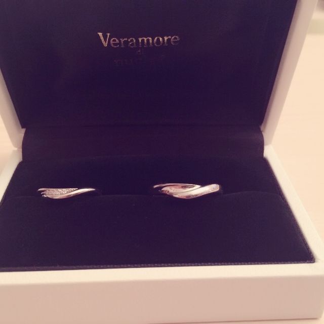 【Veramore(ヴェラモーレ)の口コミ】 カーブがあり指が細く見えるデザインなのでとても気に入りました。女性の…