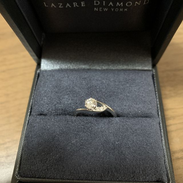 【ラザール ダイヤモンド(LAZARE DIAMOND)の口コミ】 最終的な決め手になったのは、
デザインの豊富さとダイヤモンドの輝きです…