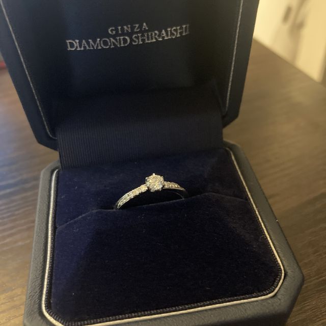 【銀座ダイヤモンドシライシの口コミ】 デザインに一目惚れした為、選びました。婚約指輪を選ぶ為、インターネッ…