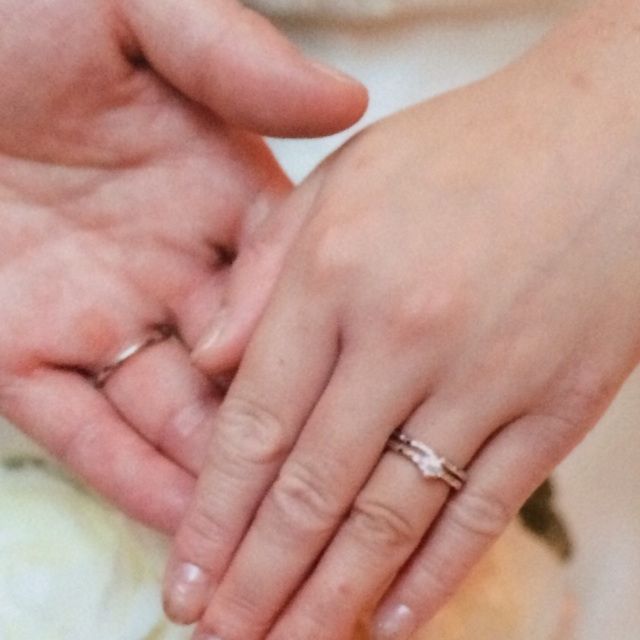 【4℃ BRIDAL(ヨンドシーブライダル)の口コミ】 婚約指輪を購入させて頂いた以来、４℃さんの大ファンになり、結婚指輪も、…