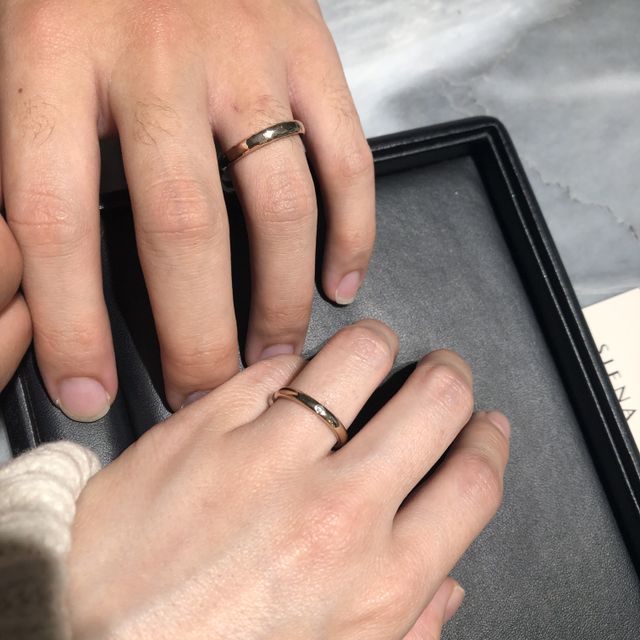 【SIENAROSE(シエナロゼ)の口コミ】 私はシンプルなデザインがよかったので、ストレートでなにも凹凸のない、…