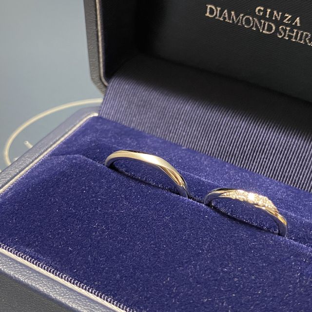 【銀座ダイヤモンドシライシの口コミ】 デザインが綺麗で、婚約指輪との重ね付けもマッチしていたため。
指輪のお…