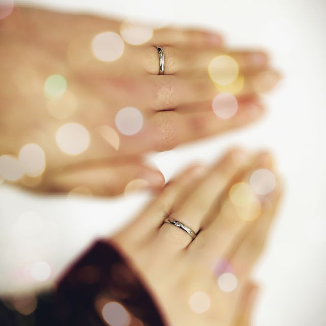 【Tous Les Deux(トゥー・レ・ドゥー)の口コミ】 そんなに高くない結婚指輪を探していて、
それでも、曲がったりする素材の…