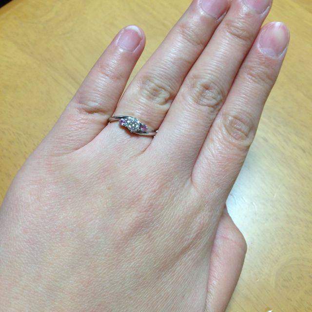 【日本ダイヤモンド貿易の口コミ】 二人で選びに行きました。
実際の価格は教えてもらっていなくて、しつこく…