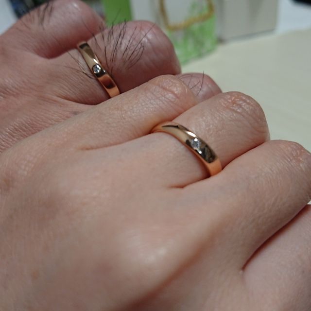 【宝寿堂(ほうじゅどう)の口コミ】 彼の肌色にあうピンクゴールドを探していました。赤みが少ないシャンパン…