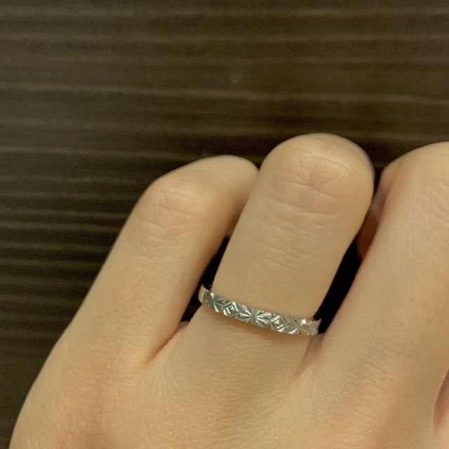 【PORTADA(ポルターダ)の口コミ】 ネットで指輪を探してる時に他には無いデザインが気になり、実際に店舗に…