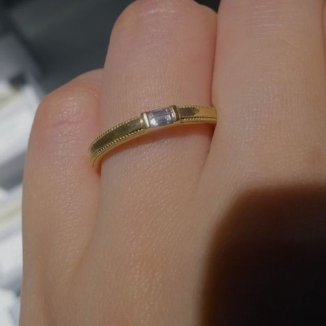 【ORECCHIO(オレッキオ)の口コミ】 ミル打ちの指輪を探してる時にデザインに惹かれ、店舗に来店し、実際に試…