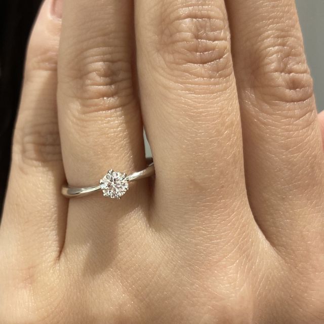 【TRECENTI(トレセンテ)の口コミ】 上から見るとシンプルですが、横から見ると花のようになっていてとても可…