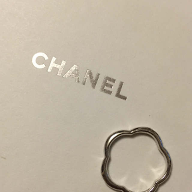 【シャネル(CHANEL)の口コミ】 とにかくデザインが可愛いです。カメリアの形をした指輪を見て、ひとめぼ…