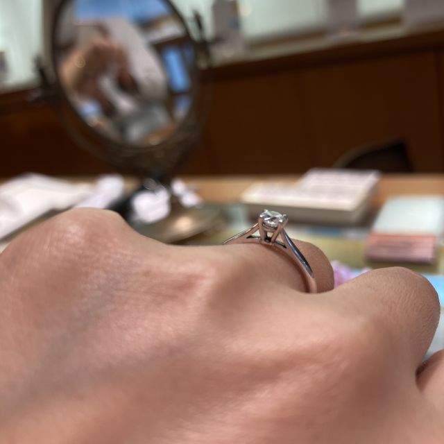 【アネリディギンザ(ANELLI DI GINZA)の口コミ】 ダイヤモンドとリングの卸の業者さんのようで、様々なリングを扱われてい…
