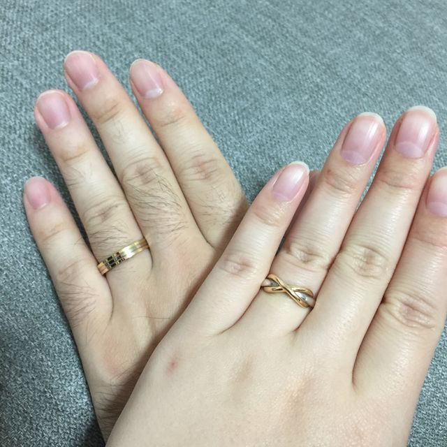 【ティファニー(Tiffany & Co.)の口コミ】 ダイヤモンドがついているものの悩んだが結婚指輪なのでつけやすさ、ひっ…