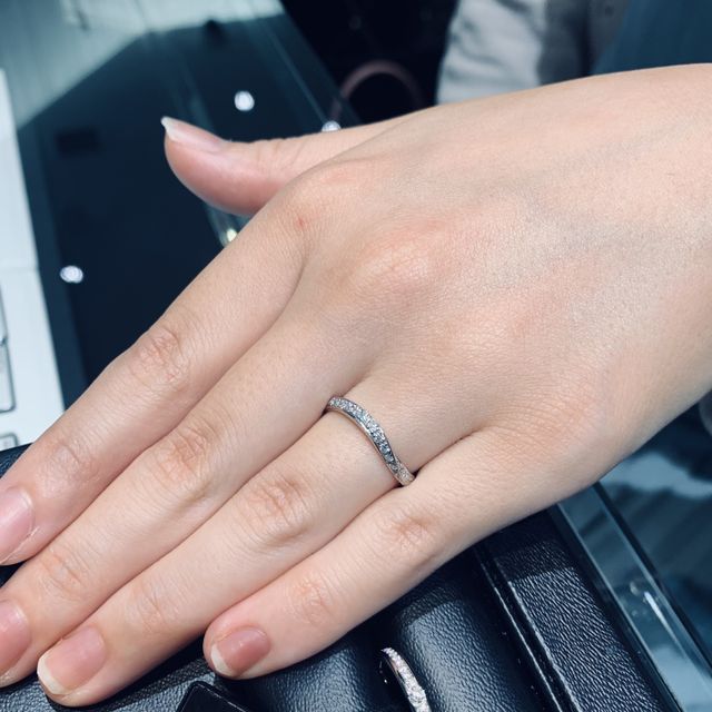 【ラザール ダイヤモンド(LAZARE DIAMOND)の口コミ】 ハーフエタニティで、自分の指に合ったウェーブラインであること。世界三…