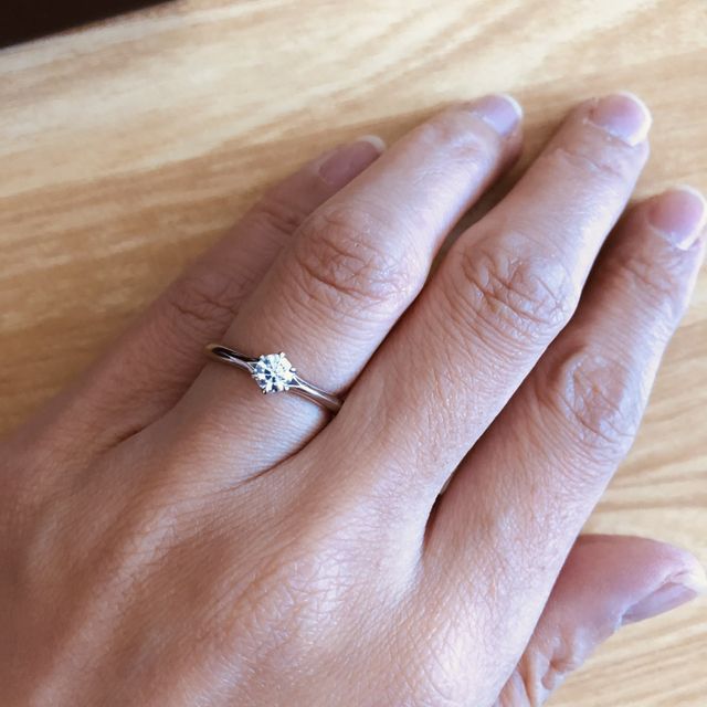 【エクセルコダイヤモンド(EXELCO DIAMOND)の口コミ】 他のお店よりも一番ダイヤが輝いていました。
そのダイヤを一番目立たせた…