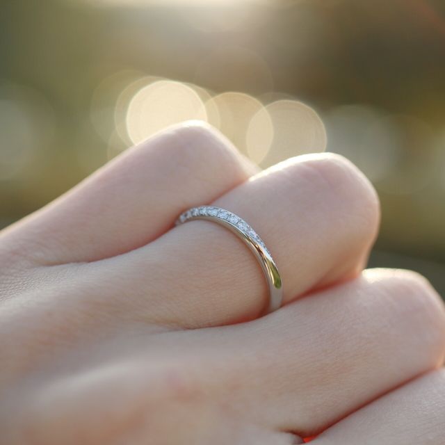 【Love Bond(ラブボンド)の口コミ】 初めはダイヤが無いもので探していましたが、こちらのリングを試着した際…