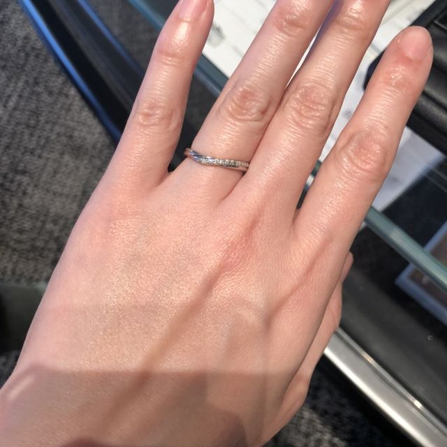 【銀座ダイヤモンドシライシの口コミ】 私は、ストレートラインよりブイラインかウェーブラインの指輪が欲しくて…