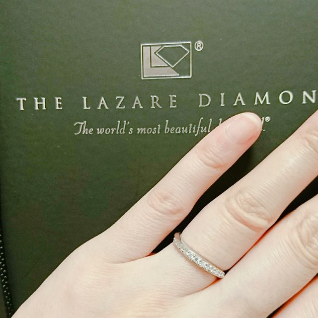 【ラザール ダイヤモンド(LAZARE DIAMOND)の口コミ】 指の水かきがしっかりしているので、ウェーブラインのこちらの商品は
しっ…