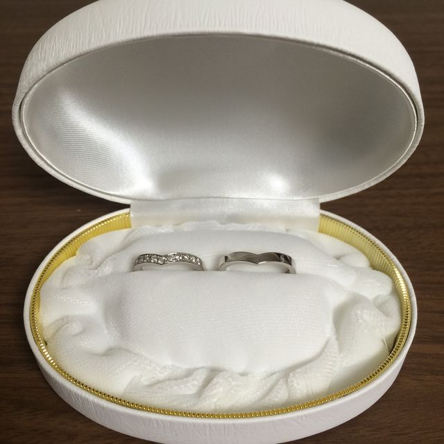 【カオキ　ダイヤモンド専門卸直営店の口コミ】 婚約指輪と密着するV字の結婚指輪を探していました。ブランド店やデザイン…