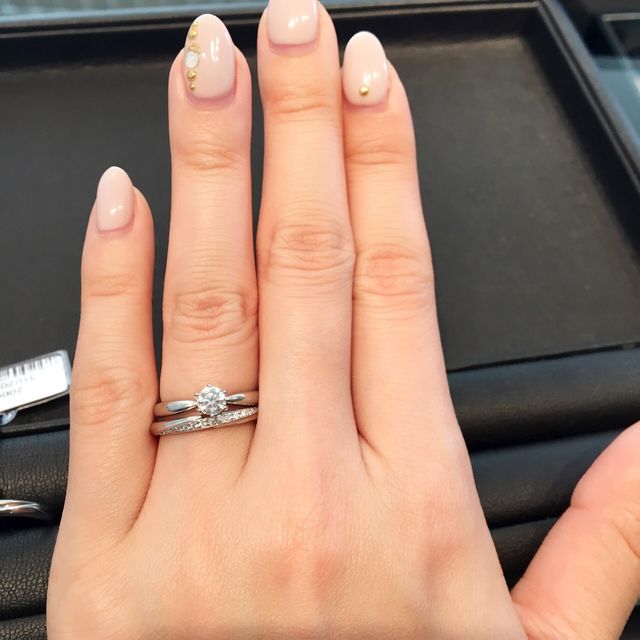 【エクセルコダイヤモンド(EXELCO DIAMOND)の口コミ】 流れるようなダイヤモンドのデザインに心奪われました！
真上から見たとき…