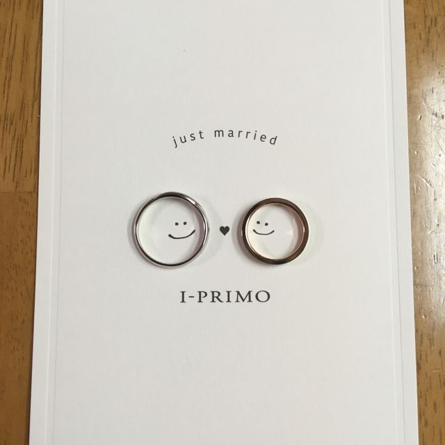 【アイプリモ(I-PRIMO)の口コミ】 新婦：完全にデザインのひとめぼれです。薄いピンクのカラーに中央はダイ…