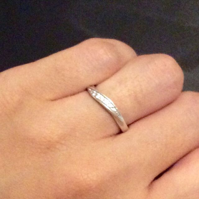 【4℃ BRIDAL(ヨンドシーブライダル)の口コミ】 リングは指が細く綺麗に見えるデザインで飽きずにつけていられるからです…