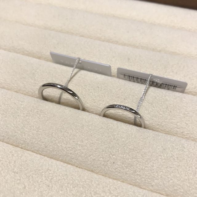 【TRECENTI(トレセンテ)の口コミ】 婚約指輪なしで結婚指輪のみ、ダイヤへのこだわりは特になし。
HPで見たと…