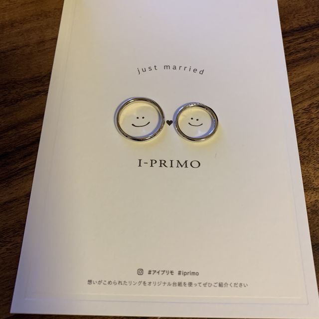 【アイプリモ(I-PRIMO)の口コミ】 細身で斜めにダイヤのラインが入っているデザインが素敵でした。
指が綺麗…