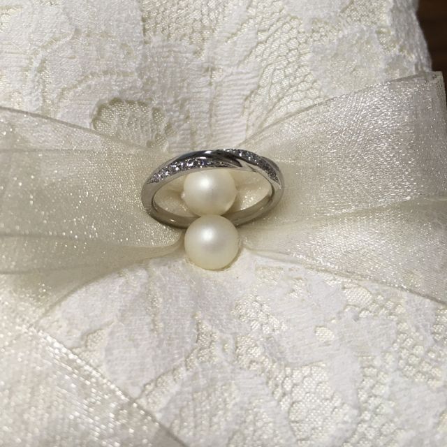 【エクセルコダイヤモンド(EXELCO DIAMOND)の口コミ】 全く装飾のないデザインよりすこし装飾のあるものが好みで、かつ指輪自体…